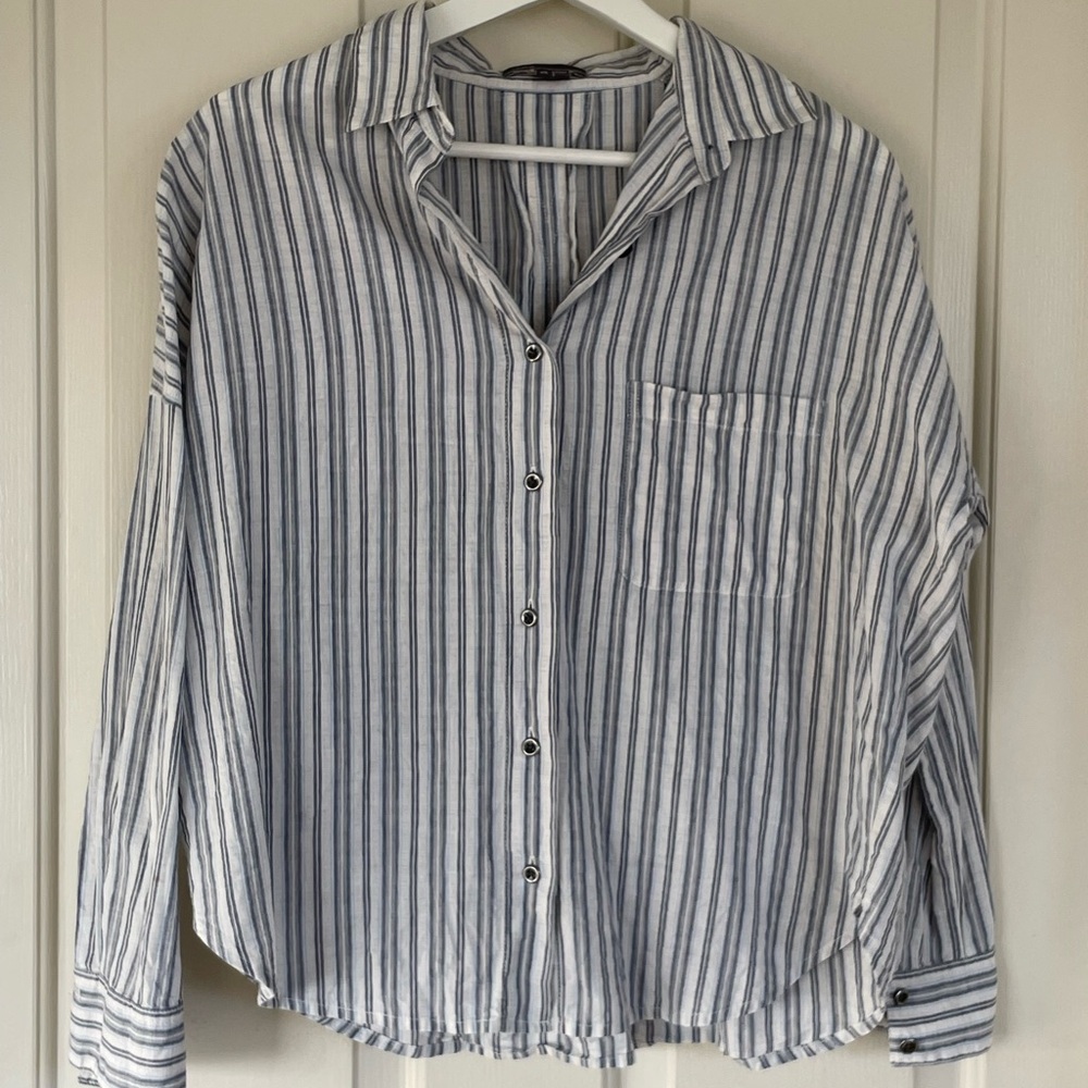Vince Men's Navy and White Striped Button Down Shirt